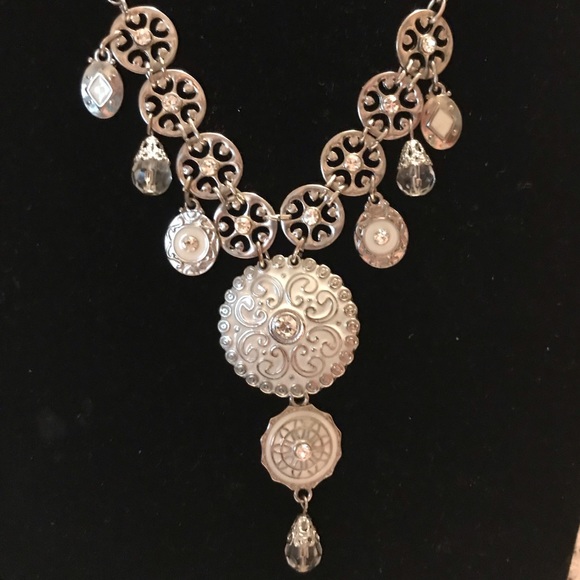 Jewelry - Silver and White Medallions Necklace